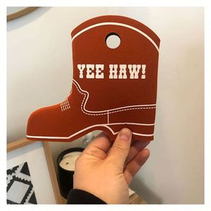 Manchon de tasse en forme de botte de Noël festif, idéal pour les réunions à la maison, les fêtes de bureau ou les cadeaux. - Product Image 5