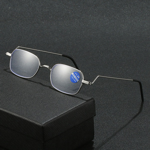 <span class=keywords><strong>2025</strong></span> mới Trọng lượng nhẹ chống ánh sáng màu xanh của nam giới Kính đọc sách với khung kim loại mùa xuân chân HD qua biên giới phong cách kinh doanh - Product Image 1