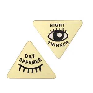 Simples Triângulo Forma Olhos Broche Fechado Olhos Abra Seus Olhos Dia Dreamer Night Thinker Golden Soft Esmalte Lapel Pin