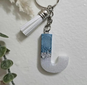 LLavero de resina hecho a mano con borla Whelk, llavero con letra inicial, llavero con letras, regalos, accesorio para bolsa de joyería - Product Image 5