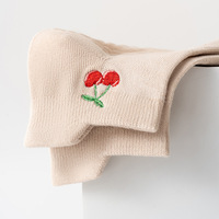 Chaussettes de sport et de yoga de haute qualité pour femmes, mi-mollet, brodées, antidérapantes et silencieuses