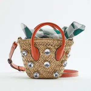 Sommer neues Produkt Aquatisches Gras beschichtete Diamant-Schultertasche mini gewebter Korb Strohsack handgeführte Crossbody-Tasche für Damen