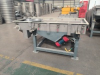 Séparateur vibrant linéaire direct usine pour le criblage de poudres et granulés – Solution de tri de matériaux