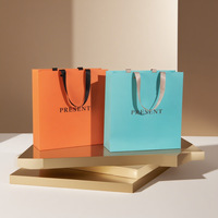 Sac cadeau en carton blanc biodégradable personnalisé de haute qualité avec impression couleur pour l'emballage des bougies