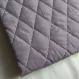 Fabricante <span class=keywords><strong>DE</strong></span> FÁBRICA <span class=keywords><strong>DE</strong></span> China 100% Guata <span class=keywords><strong>de</strong></span> guata <span class=keywords><strong>de</strong></span> poliéster costura tela <span class=keywords><strong>de</strong></span> forro acolchado sólido para chaquetas - Product Image 6