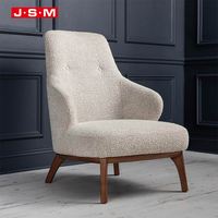 Fauteuil en bois à dossier haut avec accoudoirs, cadre en bois de frêne, mousse et tissu, style moderne classique de luxe, prix d'usine