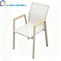 Ensemble table et chaises en pierre frittée moderne et durable, résistant aux UV, empilable, imperméable et résistant aux intempéries pour villas, hôtels et jardins