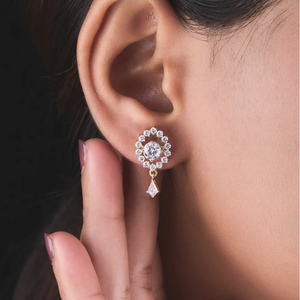Pendientes de diamantes brillantes con elegante estilo de gota que aportan sofisticación a cualquier atuendo u ocasión de la India - Product Image 5