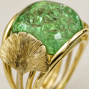 Anello Stile Foglia di Ginkgo con Smeraldo per Donne, Elegante Gioiello da Dito in Stile Giardino - Product Image 5