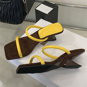 Élégantes sandales romaines noires à talons hauts, avec talon compensé personnalisé de forme spéciale pour pantoufles à bride unique, dotées d'une fonction antidérapante d'usine - Product Image 1