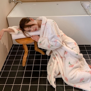 Peignoir imprimé floral <span class=keywords><strong>de</strong></span> luxe pour filles Style <span class=keywords><strong>de</strong></span> fleur épaisse <span class=keywords><strong>Robe</strong></span> <span class=keywords><strong>de</strong></span> <span class=keywords><strong>chambre</strong></span> en molleton <span class=keywords><strong>de</strong></span> flanelle à séchage rapide pour l'hiver <span class=keywords><strong>Robe</strong></span> <span class=keywords><strong>de</strong></span> bain à la maison - Product Image 4