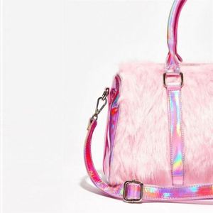 Sac de voyage en fourrure rose holographique laser PU tendance hiver 2023, sac de voyage en peluche pour femmes - Product Image 4