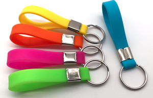 Dragonne porte-clés personnalisée en silicone – Accessoires durables en caoutchouc pour porte-clés et anneaux porte-clés, idéaux pour les cadeaux - Product Image 3