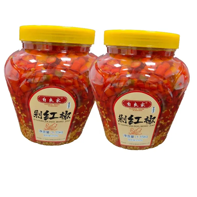 Ländliche handgemachte würzige Gurken gehackte rote Pfeffer Guangxi Nudeln Chili-Sauce