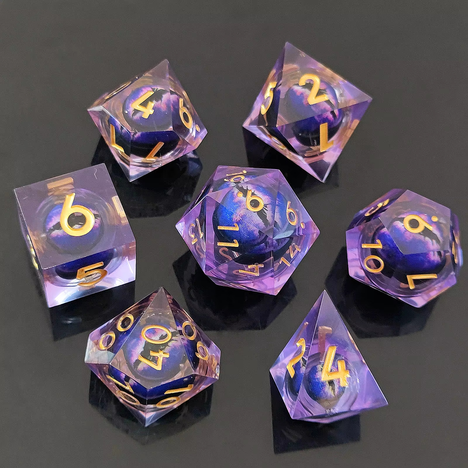 Caractère violet violet et blanc longan-or