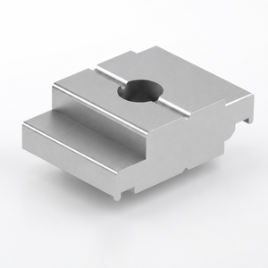 Composant de fixation rapide pour panneau solaire avec écrou coulissant Castle pour rail, idéal pour les applications dans le secteur minier et le traitement de l'eau - Product Image 1