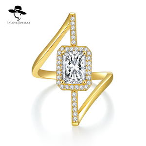 Anello asimmetrico in argento Sterling 2ct 925 di lusso scintillante VVS1 <span class=keywords><strong>taglio</strong></span> radiante Moissanite gioielli raffinati per <span class=keywords><strong>donna</strong></span> uomo stile Hiphop - Product Image 1