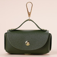 Distributeur portable de sacs à déjections pour animaux en cuir PU, pochette de rangement suspendue pour sacs à crottes pour promenades, randonnées, camping, voyages et sorties en extérieur