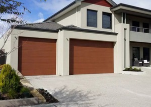<span class=keywords><strong>Porte</strong></span> de <span class=keywords><strong>garage</strong></span> <span class=keywords><strong>motorisée</strong></span> en aluminium sur mesure <span class=keywords><strong>avec</strong></span> surface en <span class=keywords><strong>bois</strong></span> grainé ou ondulée - Product Image 3