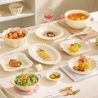 Service de table en porcelaine céramique pour 10 personnes, style européen, dentelle en relief, assiettes et bols de haute qualité, élégant et luxueux, pour un usage quotidien à la maison