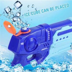 Pistola de Agua de Gran Capacidad con Cubos de Hielo para Juegos de Verano al Aire Libre - Product Image 4