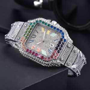 Nouveautés : Montre classique hip-hop de créateur avec cadran coloré et diamants, montre à quartz unique entièrement sertie de diamants - Product Image 1