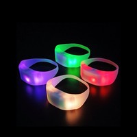 Bracelet LED à commande par bouton personnalisé, lumière DMX RGB pour la remise des diplômes, la Saint-Valentin, le Kpop, le Ramadan - Matériel ABS