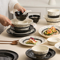 Assiette en porcelaine à motif de rose Vaisselle Conçue pour les hôtels Mariages Restaurants Passe au lave-vaisselle et au micro-ondes