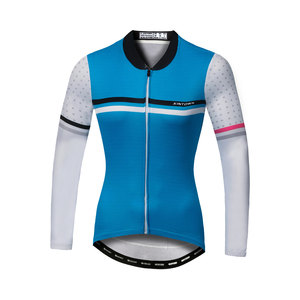 T-shirt d'entraînement cycliste personnalisé avec plusieurs options d'impression de logo, en tissu doux et respirant pour femmes, idéal pour le cyclisme et le spinning en salle - Product Image 1