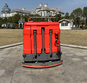 Autolaveuse autoportée pour le nettoyage des sols, des rues et des grands espaces extérieurs - Product Image 4
