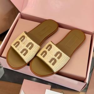 Sandales plates décontractées de luxe pour femme Miu, de haute qualité, antidérapantes, pour l'extérieur, collection été - Product Image 1