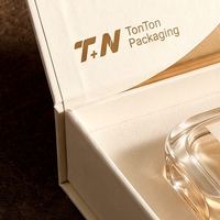Boîte à parfum rigide de luxe personnalisée, style livre blanc, avec insert magnétique, présentation écologique, emballage cosmétique réutilisable