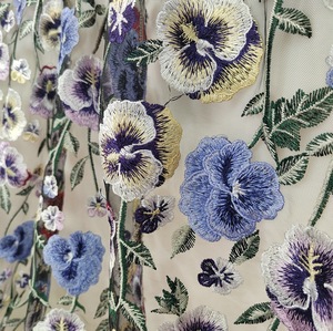 Tissu en tulle brodé de fleurs de primula vibrantes 366 g/m², tissu en maille florale intégrale <span class=keywords><strong>pour</strong></span> robes et vêtements de mariée - Product Image 3