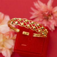 Bracelet manchette ajouré en dentelle pour femme, avec perles facettées étincelantes, doré, réglable, idéal pour les fêtes, le quotidien ou comme cadeau