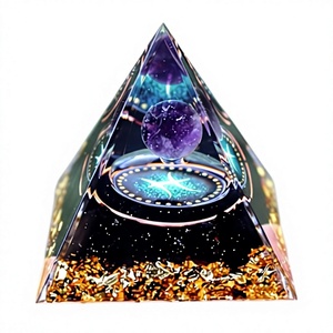 Piramide di Cristallo Stile Ametista con Dodici Segni Zodiacali, Ornamento da Scrivania in Resina Epossidica Fatto a Mano, Regalo di Inaugurazione Casa - Product Image 1