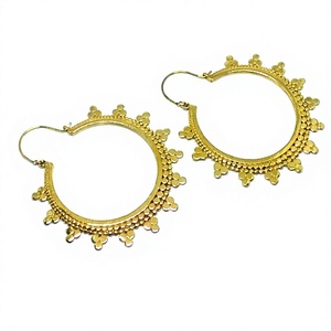 Venta al por mayor de mujeres 30mm color dorado bohemio gran círculo pendientes de aro liso grande aro para bodas fiestas regalos compromiso - Product Image 3
