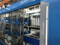 Multi-station thermoformmachine voor het produceren van plastic clamshells, fruitbakjes en vershouddozen voor supermarkten