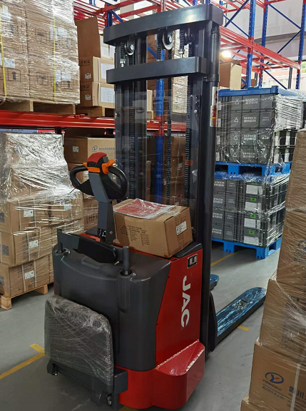 Heavy-Duty Forklifts HE-220