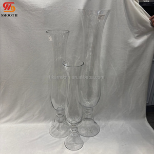 Vase en verre transparent élégant et lisse, forme sablier, avec base de gobelet haut, pour centre de table, ornement pour réception de mariage et événements - Product Image 5