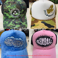 Gorra Snapback de 5 Paneles Personalizada en Rosa Neón, Verde y Beige, con Bordado de Camuflaje, Gorra Trucker de Espuma Veracap con Logotipo Personalizado