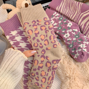 ถุงเท้ายาวถึงเข่าสำหรับผู้หญิงในฤดูหนาว บุขนหนา สีม่วง สไตล์ญี่ปุ่น ให้ความอบอุ่น เหมาะสำหรับการนอนหลับ ฤดูใบไม้ร่วงและฤดูหนาว หลังคลอดบุตร - Product Image 2