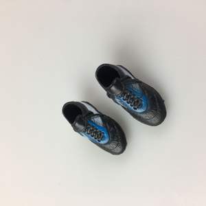 Minik futbol Cleats minyatür futbol ayakkabısı modeli 1:12 ölçekli bebekler aksiyon figürleri için hediye Mini futbol ayakkabısı özelleştirme - Product Image 3