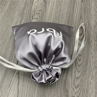 Sac à poussière de luxe en satin doux pour perruque de cheveux avec logo personnalisé Pochette à bijoux en satin pour emballage cadeau avec emballage textile ficelle