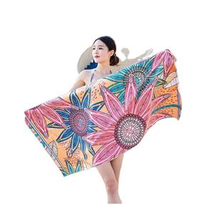 Toalla de playa de microfibra sin arena con diseño personalizado con bolsillo - Product Image 1