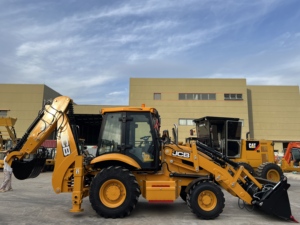 Nueva Retroexcavadora JCB 3CX con Motor JCB Dieselmax, Excavadora de Ruedas 4x4, Certificación CE, Maquinaria de Construcción en Stock - Product Image 1