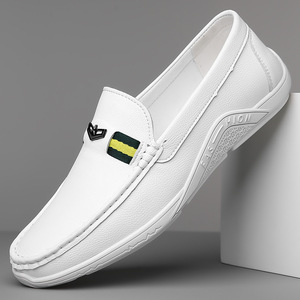 Mocasines blancos de verano para hombre, con punta redonda, transpirables, con suela de goma, informales, tipo náuticos, fáciles de poner. - Product Image 1