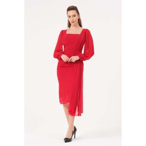 Elegante Vestido de Noche Rojo de Gasa con Cuello Cuadrado, Silueta Ajustada, Capa Transparente y Detalle Cruzado, Cintura Natural - Product Image 3