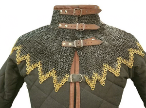Coif de cota de aluminio con cuello en V | Traje de armadura de capucha de malla Medieval Gorget | Armour SCA Recreación Cosplay Negro y latón - Product Image 2