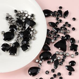 Paquete de 130 piezas <span class=keywords><strong>fondo</strong></span> blanco garra de Cristal Diamantes de imitación cosidos a mano DIY accesorios de ropa para boda suministros promocionales para fiestas - Product Image 6