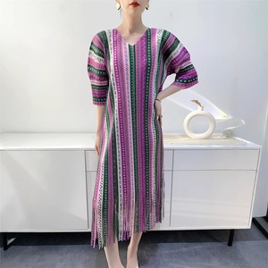 Ultimo <span class=keywords><strong>Modello</strong></span> 2025 Abito da <span class=keywords><strong>Donna</strong></span> con Gonna Plissettata a Righe e Frange, 100% Cotone, Stile Casual, Abito di Alta Gamma per Vacanze - Product Image 2